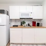 Glamorous New Townhouse - Business And Vacation Travel