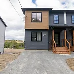 Glamorous New Townhouse - Business And Vacation Travel