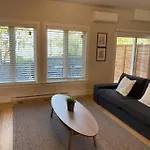 The Tilbury - Bright New 3B/R Townhouse In Bedford