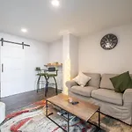 Cozy Fully-Equipped 2 Bedroom Suite