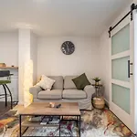 Cozy Fully-Equipped 2 Bedroom Suite