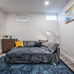 Spacious Newly Renovated 1 Bedroom Suite