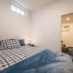 Spacious Newly Renovated 1 Bedroom Suite