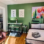 255 Comfy Studio, Central Location, Parking