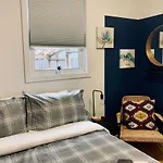 249 Cozy And Comfy Apt A2, Downtown