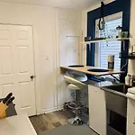 249 Cozy And Comfy Apt A2, Downtown