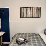 249 Cozy And Comfy Apt A2, Downtown