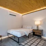 The Halifax Rooftop - Cozy Spa B&B
