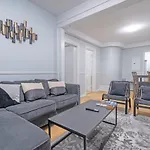 Stylish Downtown Apartment