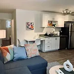 Stylish Apt #1, Central Location
