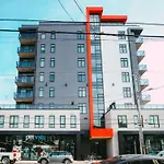 New Luxury 2Br Penthouse Apt In Central Halifax