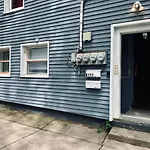 Stylish Apt #1, Central Location