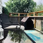 Pet-Friendly Space #3 At Doggy Digs, King Bed And Office