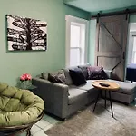 Comfy Apt, Top Floor, Excellent Kitchen