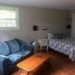 Modern 1Br Suite Centrally Located