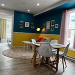 Swedish House Bright And Modern Downtown Retreat, Unit 4