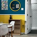 Swedish House Bright And Modern Downtown Retreat, Unit 4