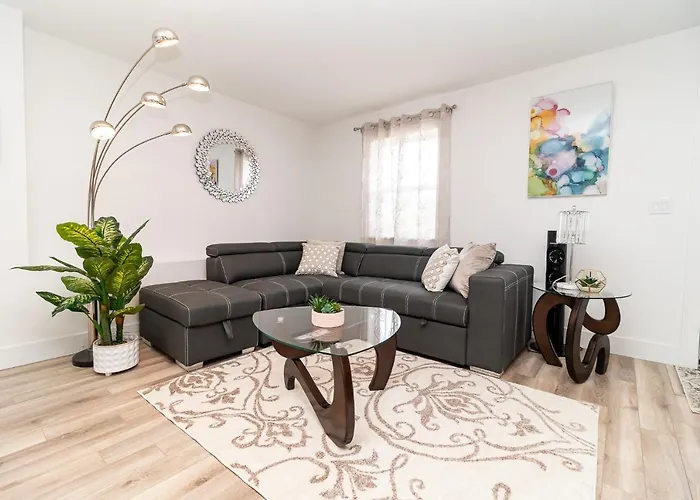 Glamorous New Townhouse - Business And Vacation Travel