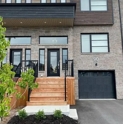 The Tilbury - Bright New 3B/R Townhouse In Bedford