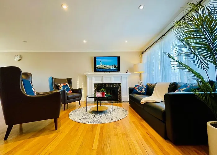 Spacious 3 Bedroom Home With Parking