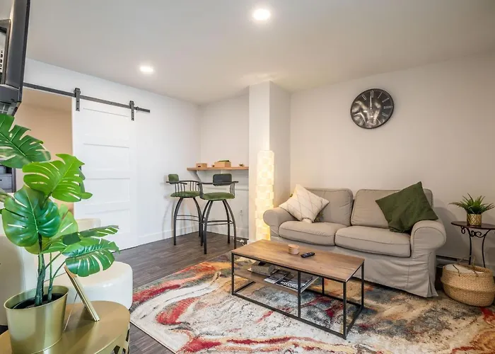 Cozy Fully-Equipped 2 Bedroom Suite