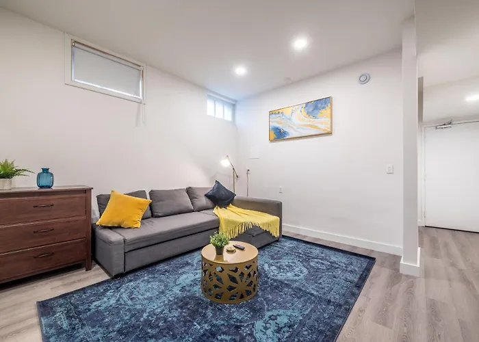 Spacious Newly Renovated 1 Bedroom Suite