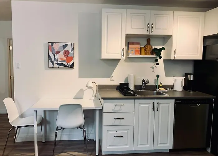 Stylish Apt #1, Central Location