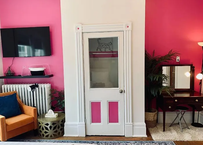 Pet-Friendly Space #3 At Doggy Digs, King Bed And Office