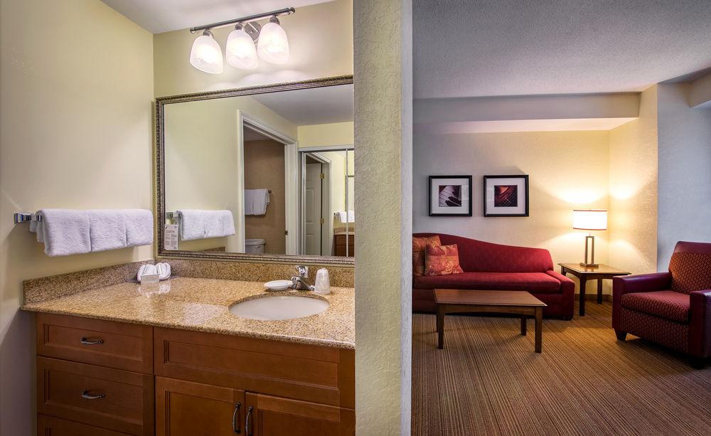 By Marriott Downtown Hotel Halifax