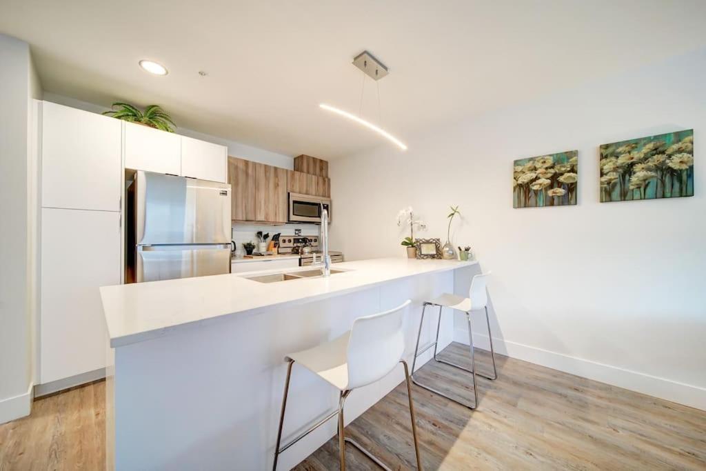 Luxurious Modern 2br Sleeps 5 Coffee, Ac, Wifi Holiday home