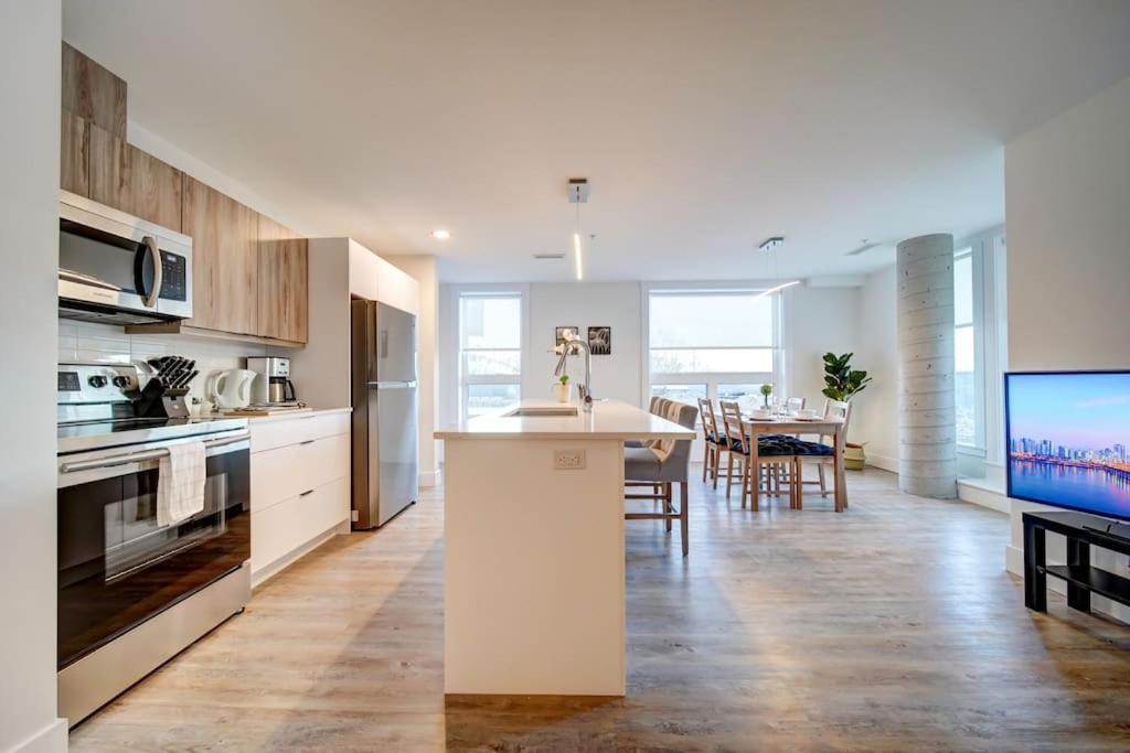 New Luxurious Brand New Modern Parking Coffee Location! Apartment Halifax