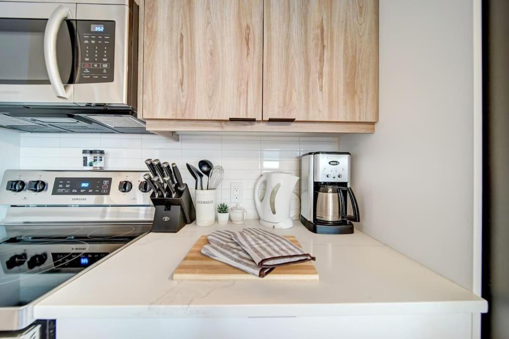 New Luxurious Brand New Modern Parking Coffee Location! * Halifax