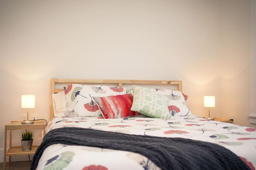 New Luxurious Brand New Modern Parking Coffee Location! Apartment *