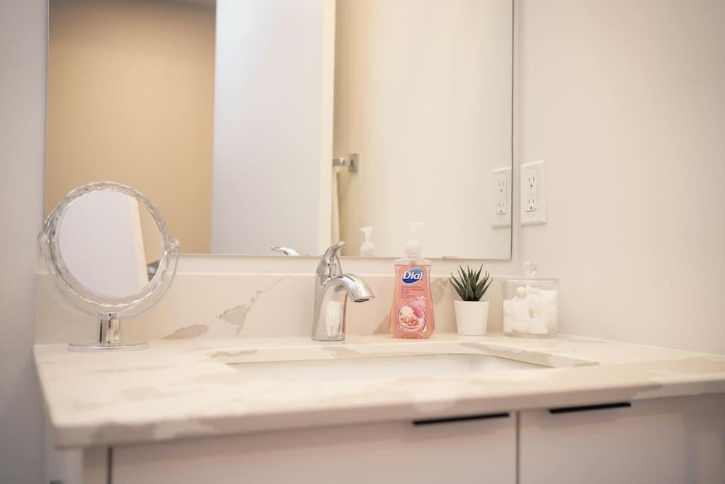 New Luxurious Brand New Modern Parking Coffee Location! Apartment Halifax