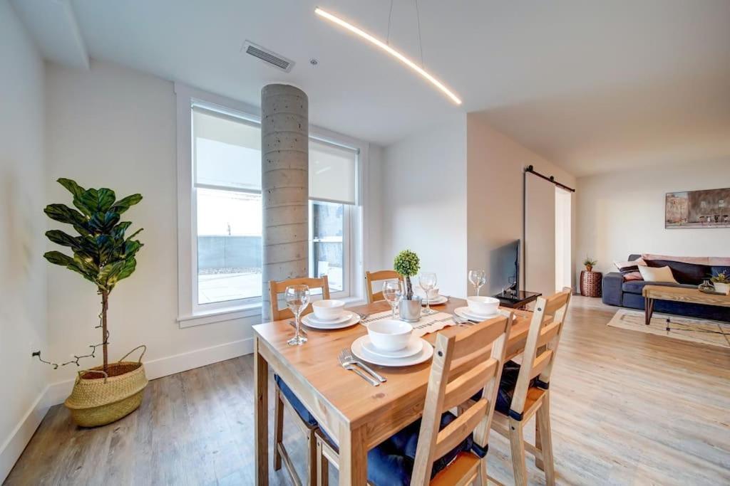 New Luxurious Brand New Modern Parking Coffee Location! Apartment Halifax