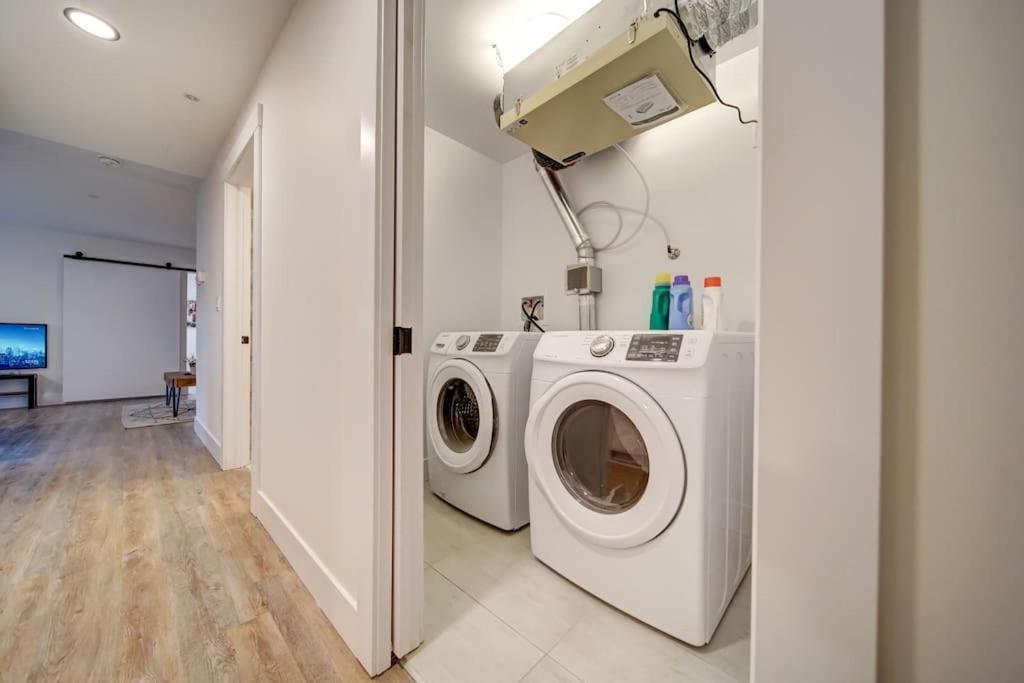 Apartment New Luxurious Brand New Modern Parking Coffee Location! Halifax