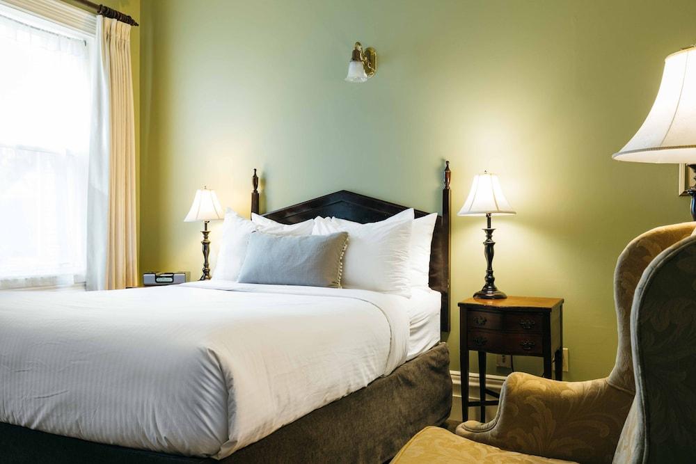 The Halliburton Inn Halifax