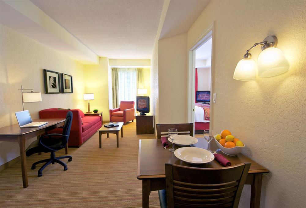 By Marriott Downtown 4*