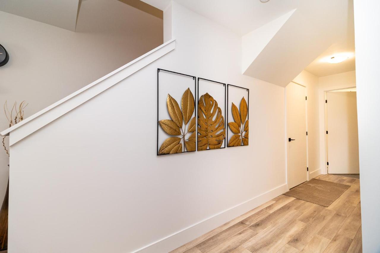 Glamorous New Townhouse - Business And Vacation Travel Bed & Breakfast Halifax