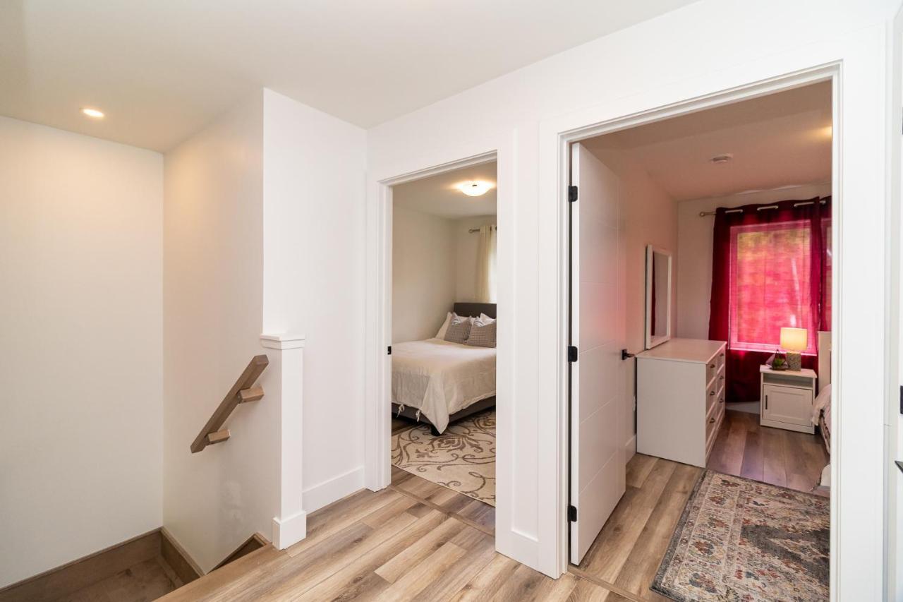 Glamorous New Townhouse - Business And Vacation Travel Bed & Breakfast *