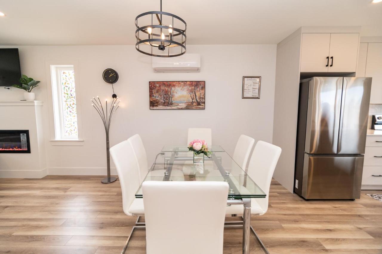 Glamorous New Townhouse - Business And Vacation Travel Bed & Breakfast *