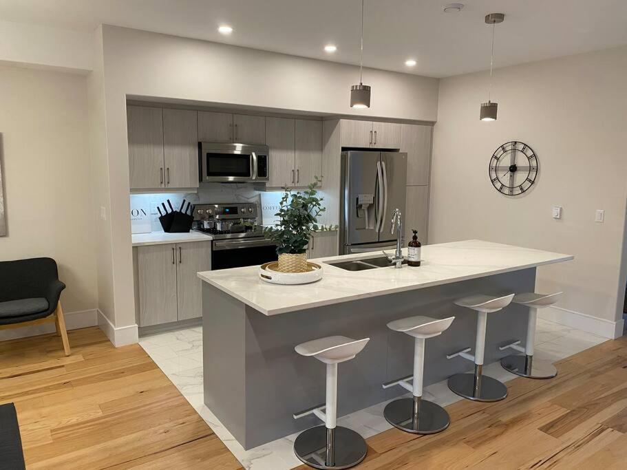 The Tilbury - Bright New 3b/r Townhouse In Bedford Holiday home Halifax