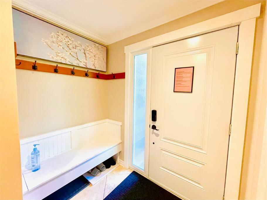 Holiday home Spacious 3 Bedroom With Parking