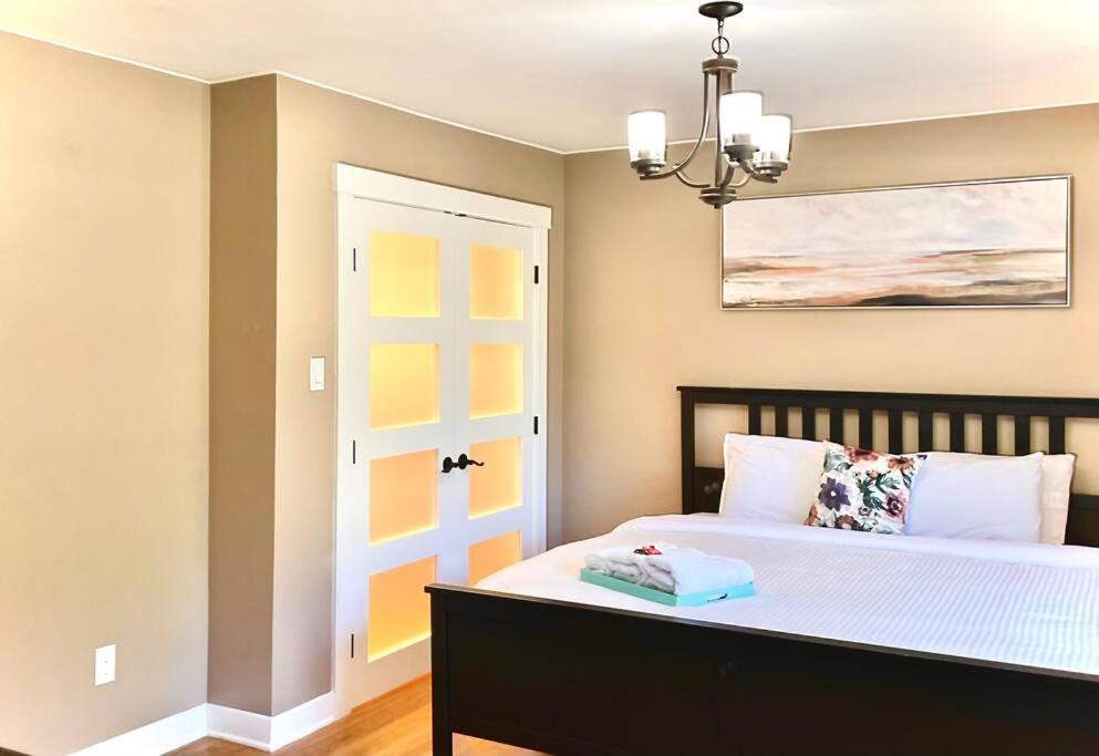 Spacious 3 Bedroom With Parking *
