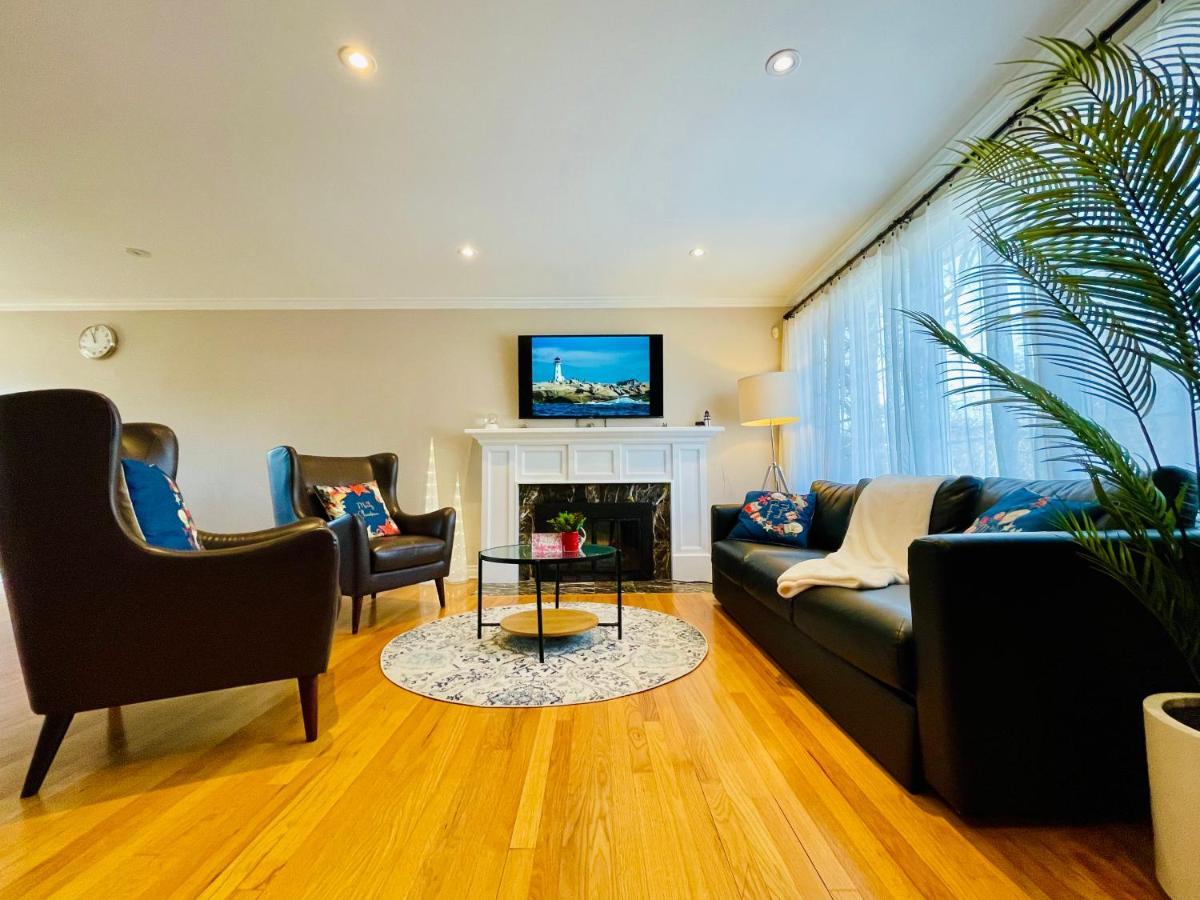 Spacious 3 Bedroom With Parking Halifax
