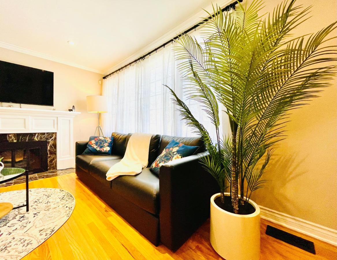 Holiday home Spacious 3 Bedroom With Parking *