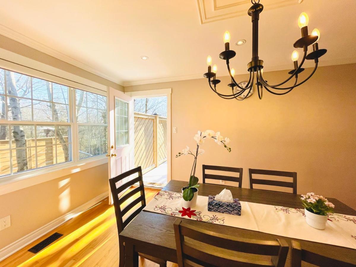 Holiday home Spacious 3 Bedroom With Parking Halifax
