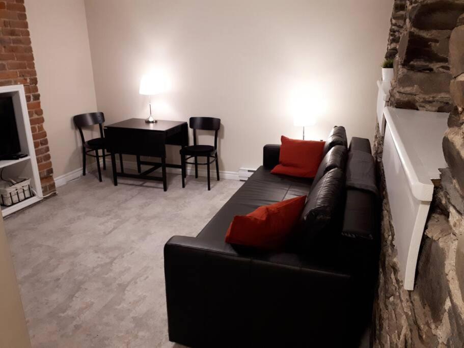 Bauer Terrace - Cozy 1 Bedroom Beside The Citadel Apartment