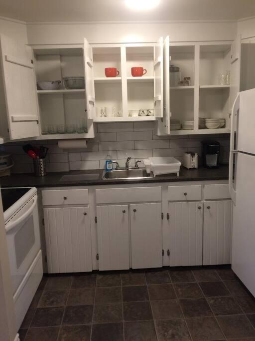 Bauer Terrace - Cozy 1 Bedroom Beside The Citadel * Halifax
