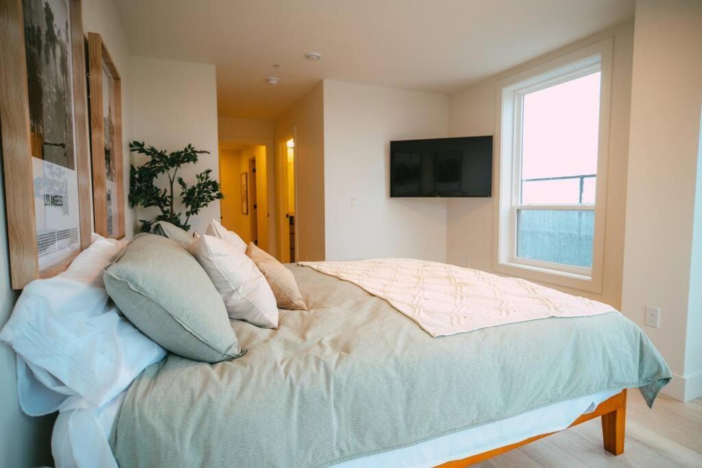 Chic Cozy Retreat - 2br - Stunning North End Views *